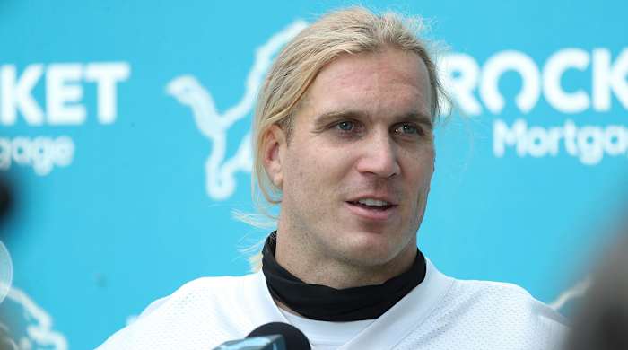 Lions linebacker Alex Anzalone talks with reporters after OTAs.